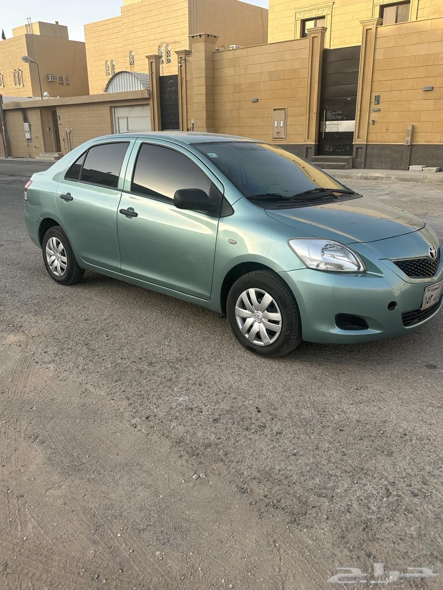 Yaris with low mileage64141478010113110