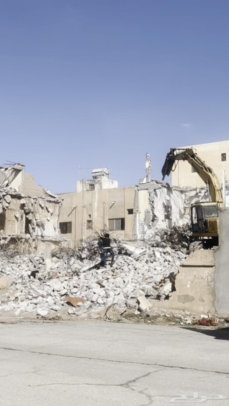 Buklein demolishes old buildings in exchange for iron64121410921345111