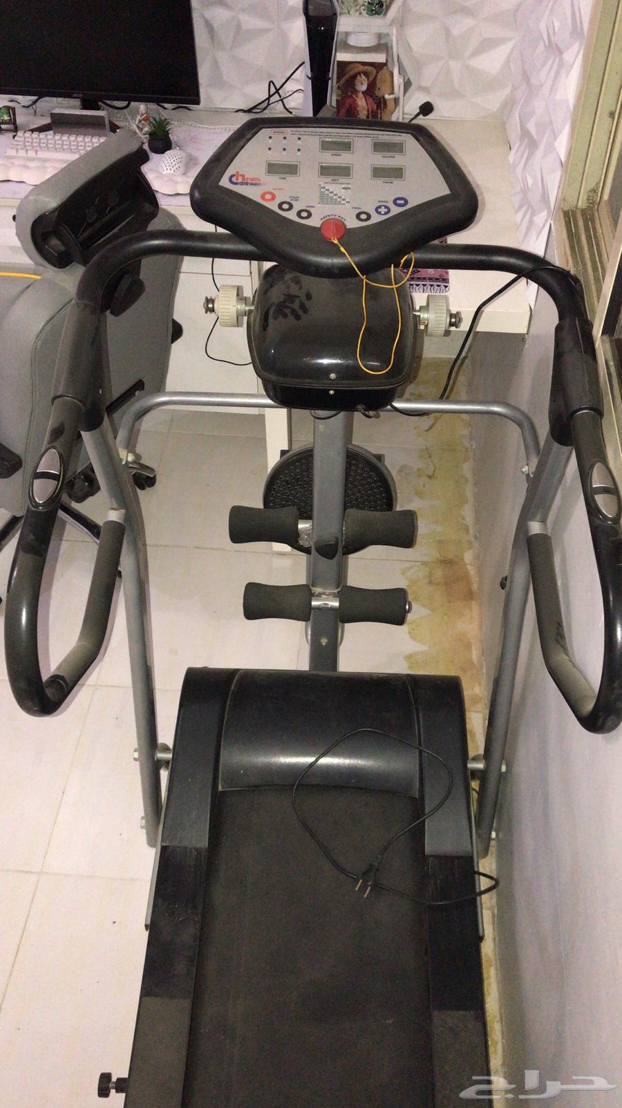 Electric treadmill with waist shaker63924545605377110