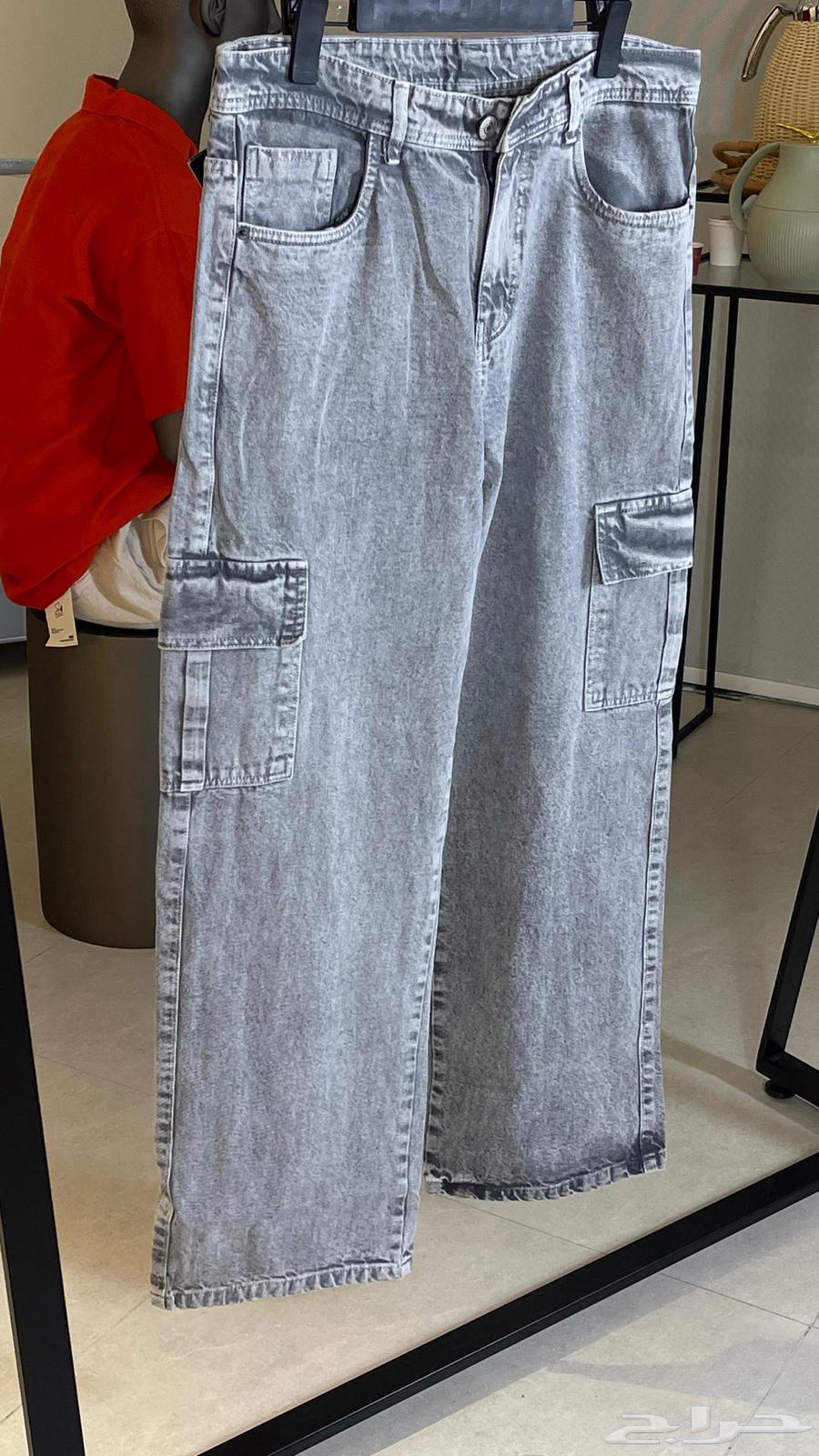 Stand out with oversized T-shirts and linen shirts63908986746370113