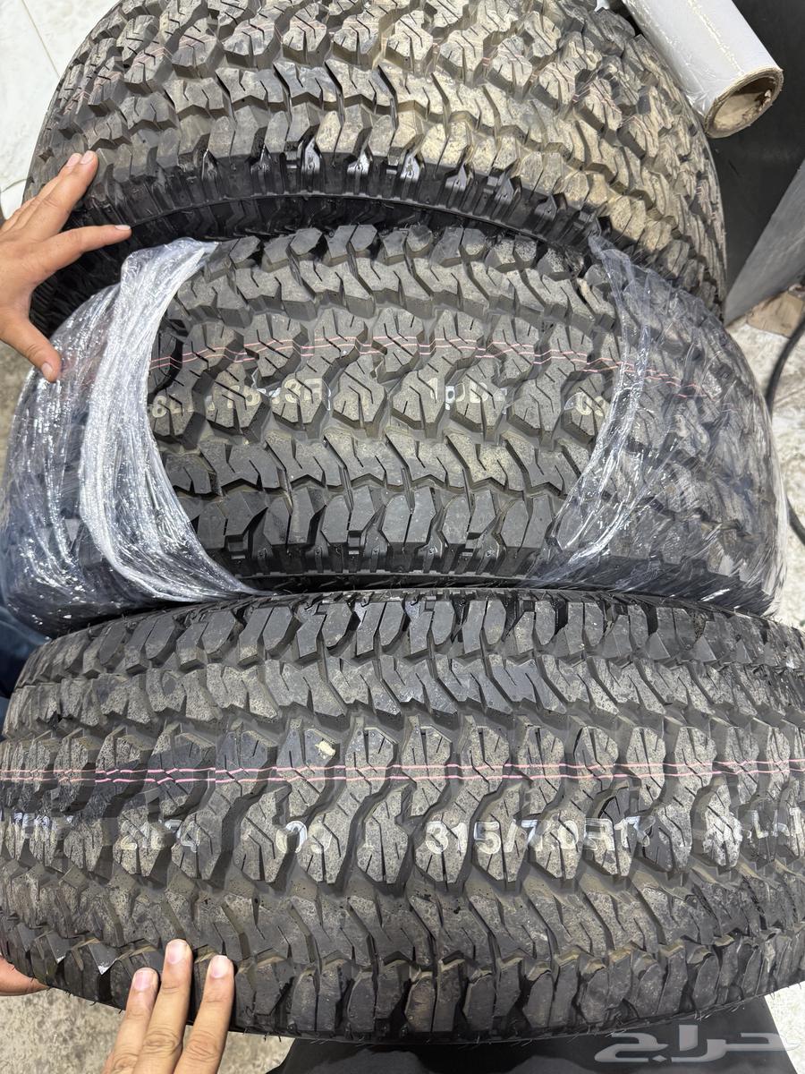 35 70 17 Stone Tires, Unused Kumho, Quantity 3 Stored64146556938753110
