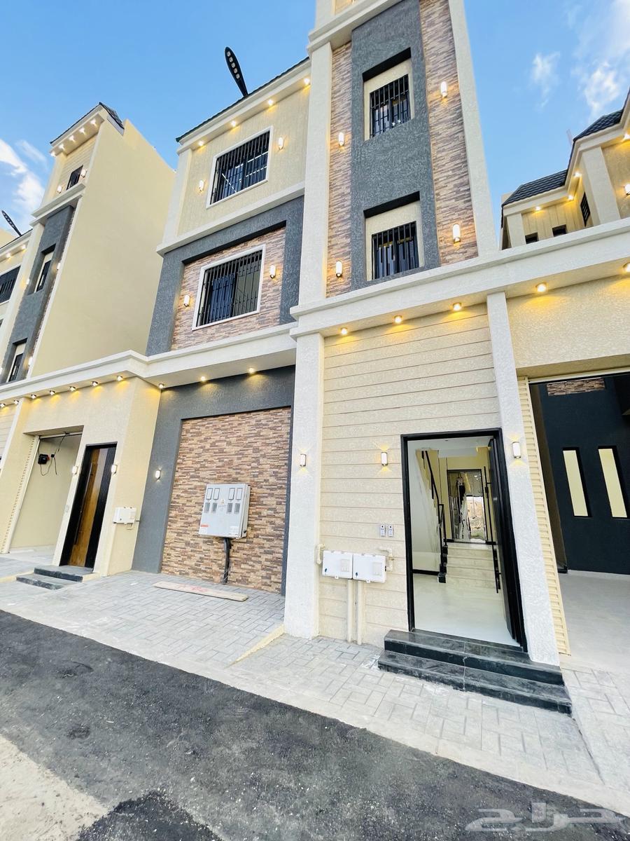 Upper-floor apartments for sale with rooftop, prime location amidst services63612652233473114