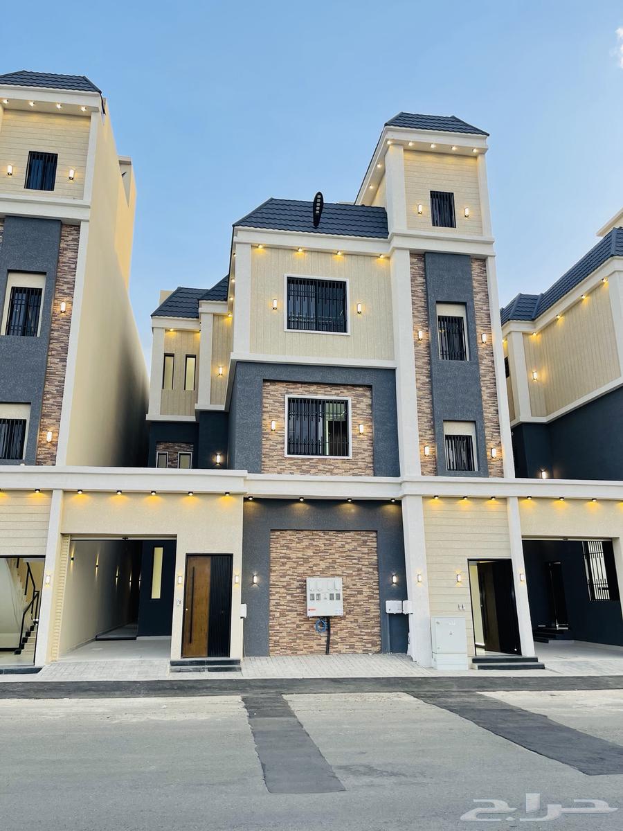 Upper-floor apartments for sale with rooftop, prime location amidst services63612652233473113