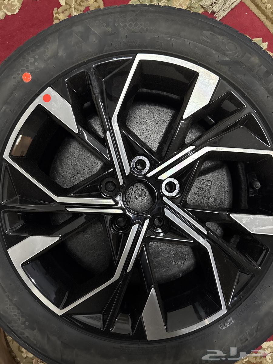 Sonata rim with new tire, never used, with full safety kit64164160439681112