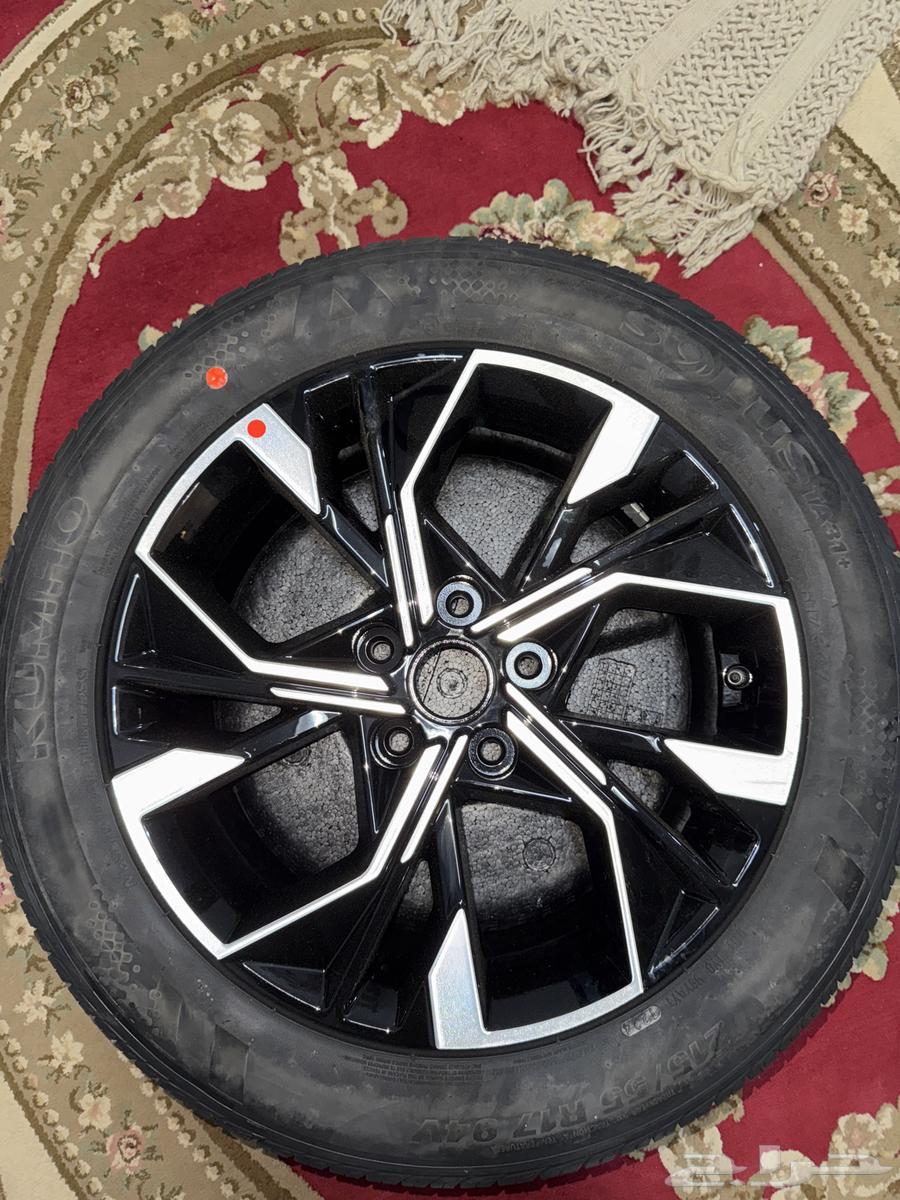 Sonata rim with new tire, never used, with full safety kit64164160439681111
