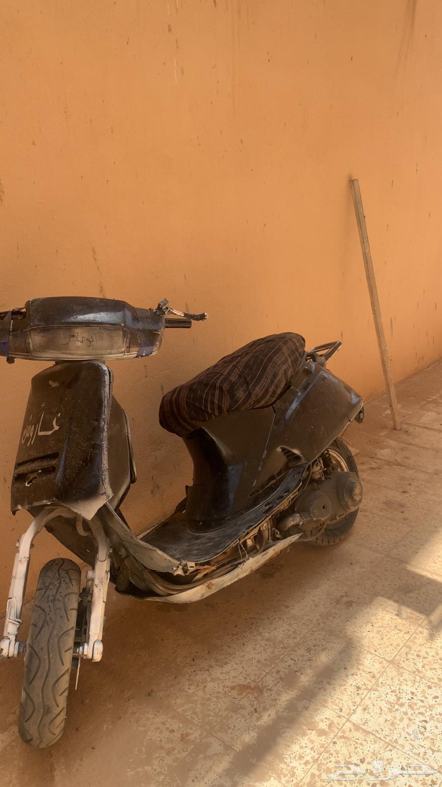 The motorcycle for sale is damaged, the piston is broken but the price reached 30064187304100866111