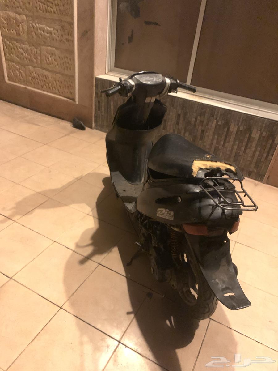 For sale, duck scooter missing a carburetor and handle64202363932547110