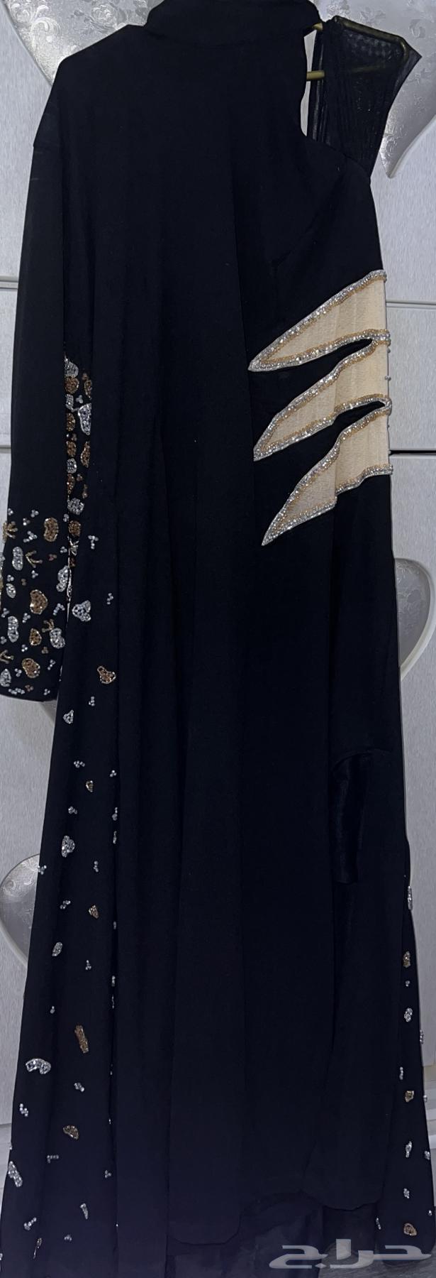 Luxurious evening dress, no doubt.633928987848971129
