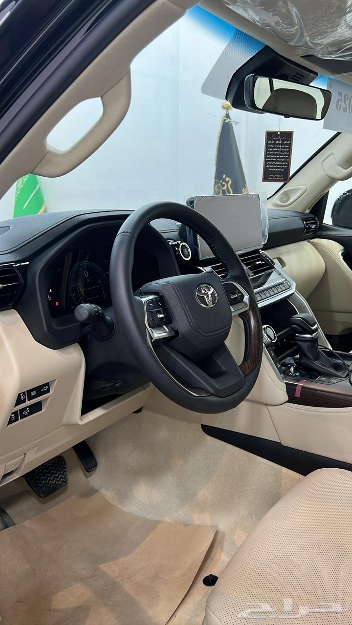 لاندكروز فل كامل اسود للايجار64185636959106112