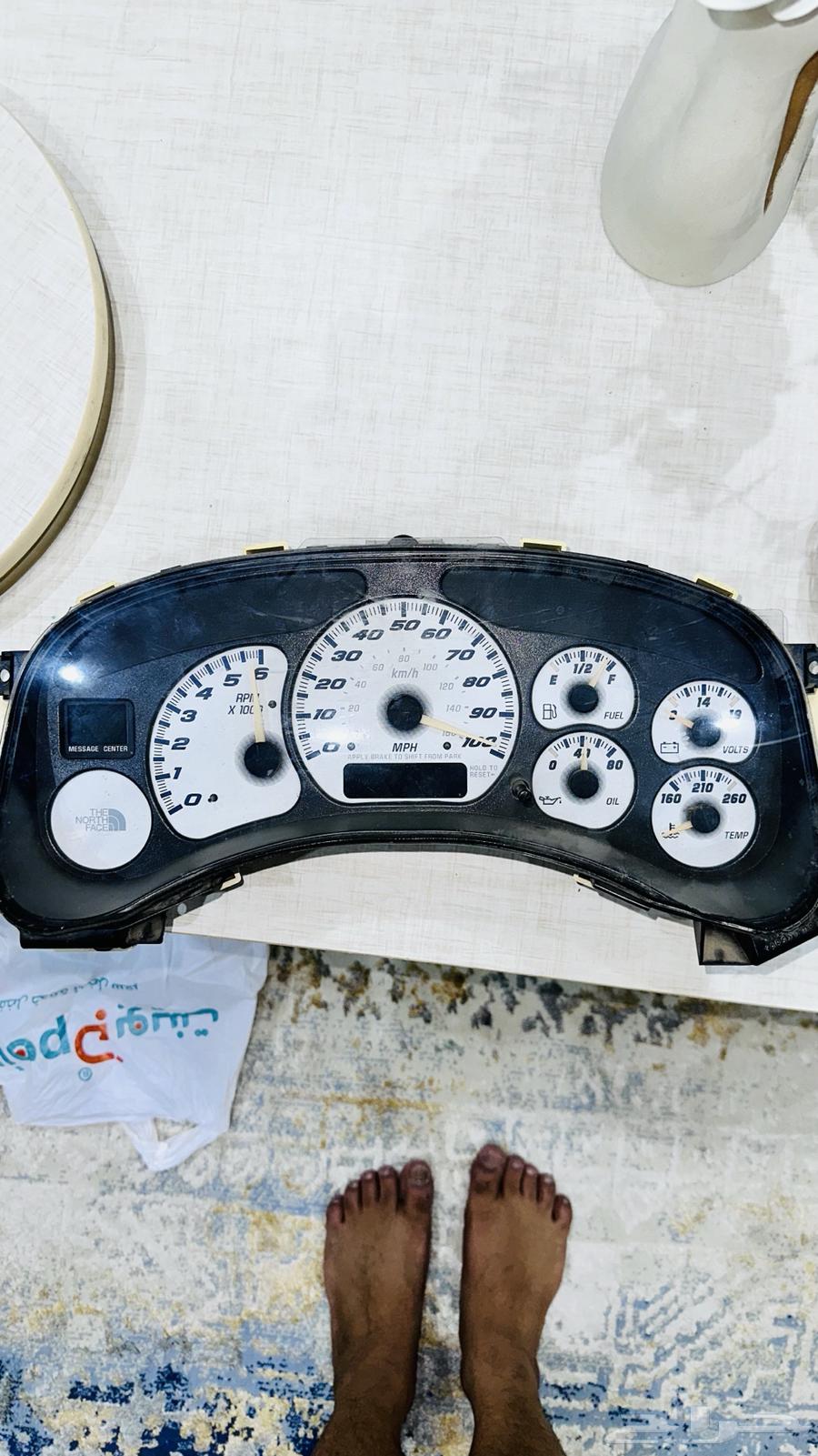 GMC dashboard with white background64220181096833111