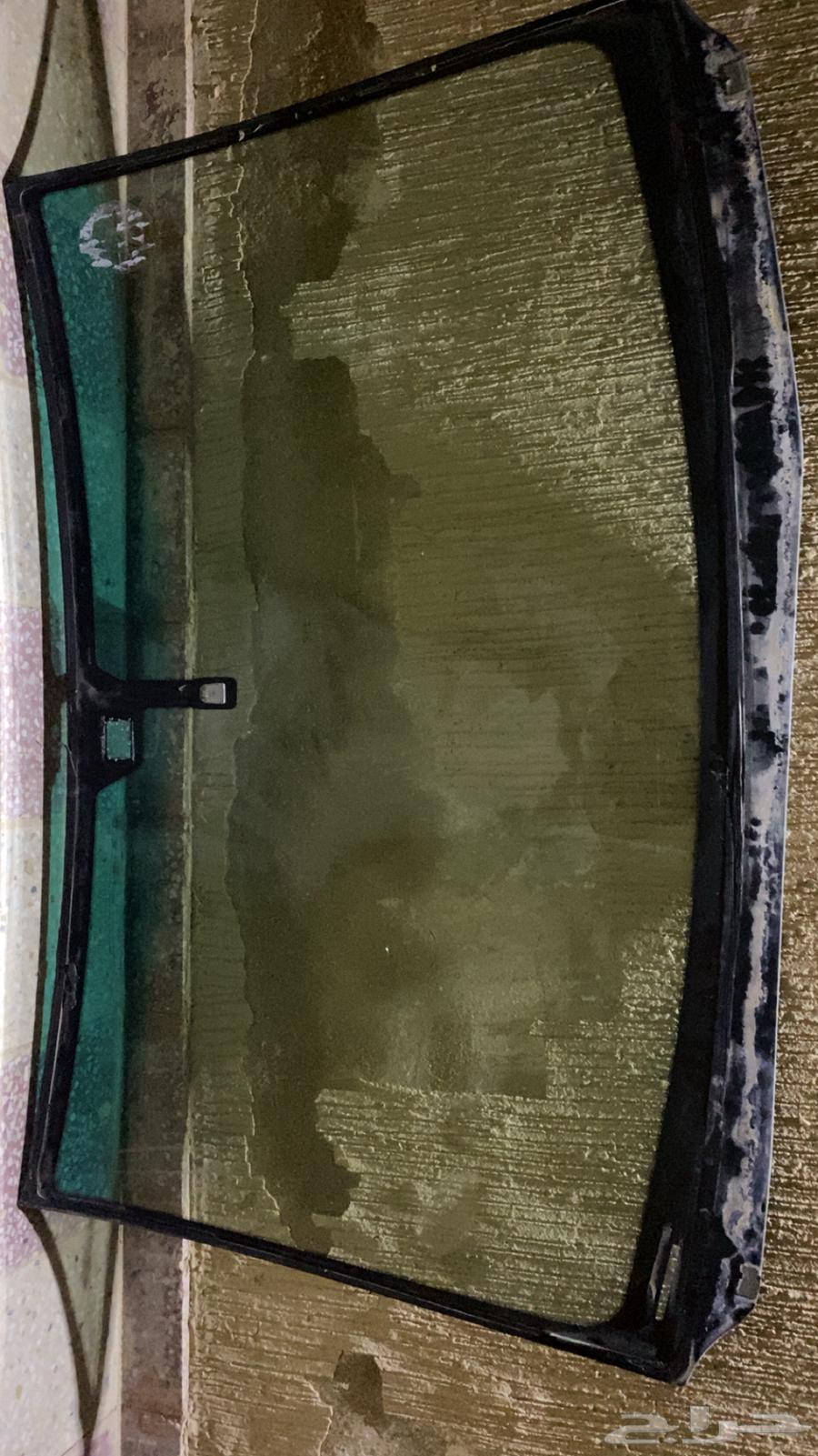 زجاج سياره لكزس فيه خدش بسيط64226905188353112