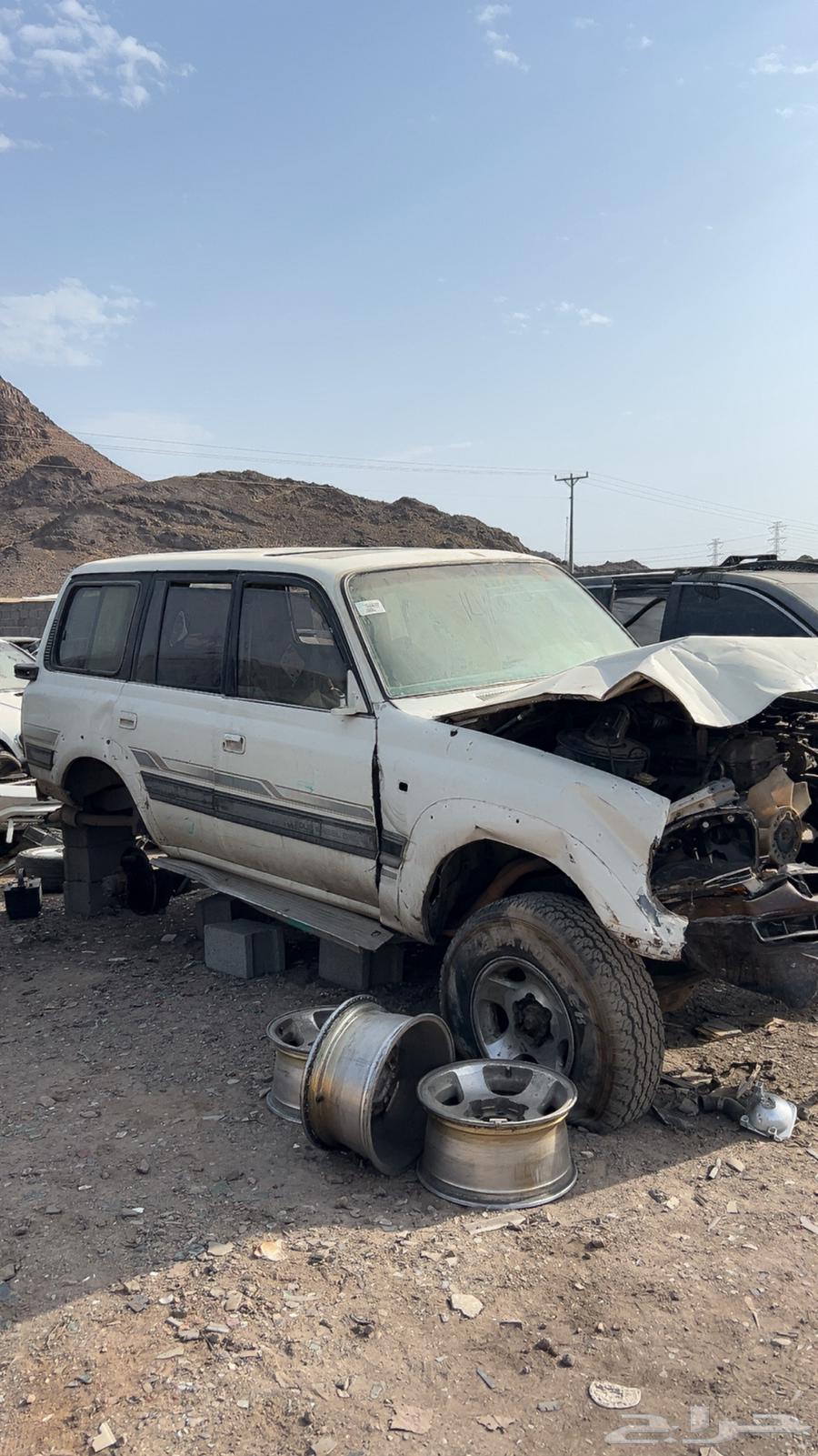 قطع غيار لاندكروزر 199764229755120259110