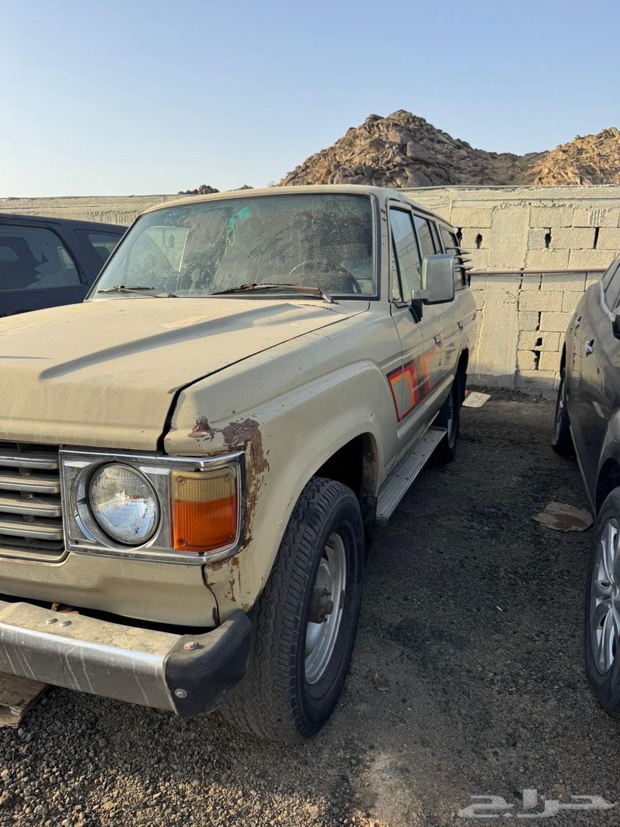 جيب تويوتا 83. بيع قطع غيار64209948781185111