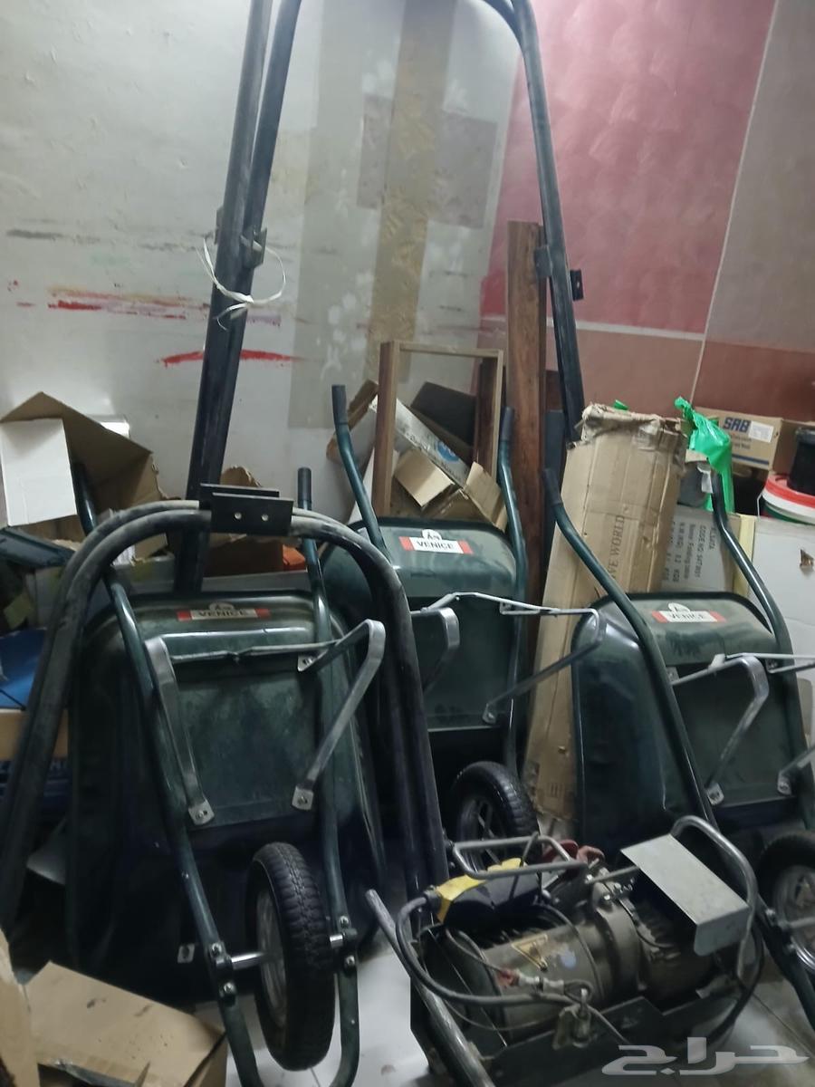 1-ton lifting crane with scaffolding and 3 carts64214408714242110