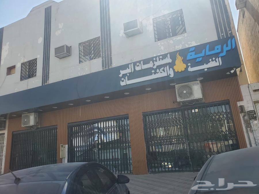 Tables with decoration with face64219164557058114