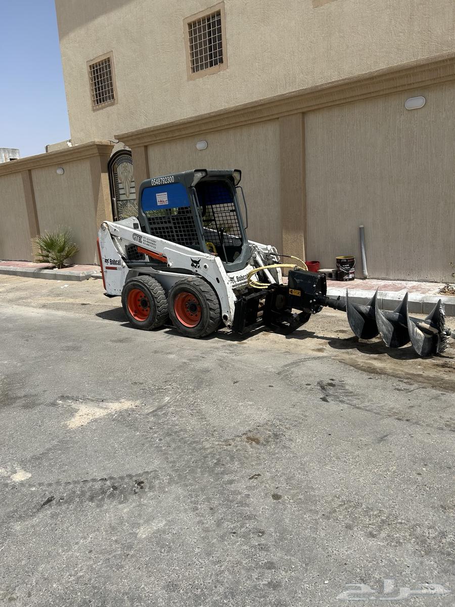 Forklift with a Spiked Fork64224644566913112