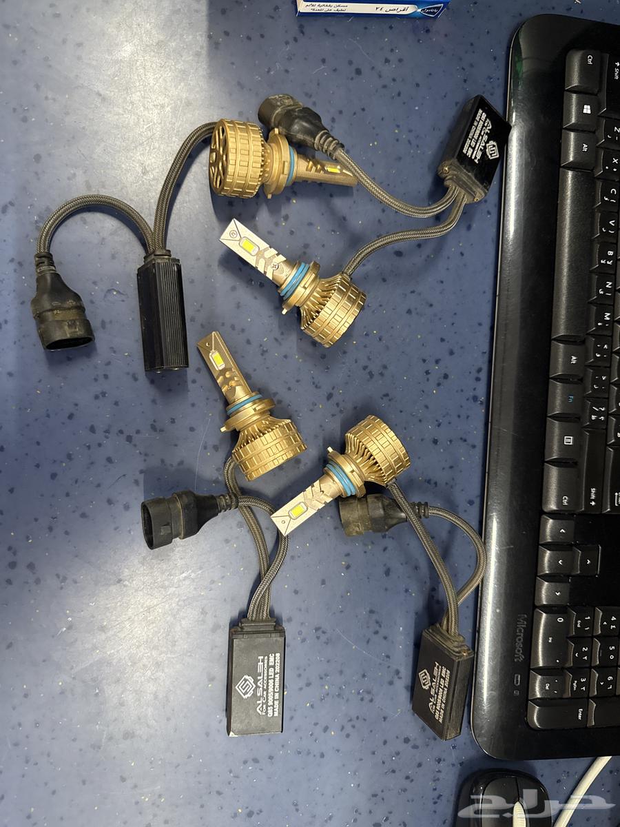 Front Headlight Bulbs Low and High Beam (4 Used Clean Bulbs)64228343989633111