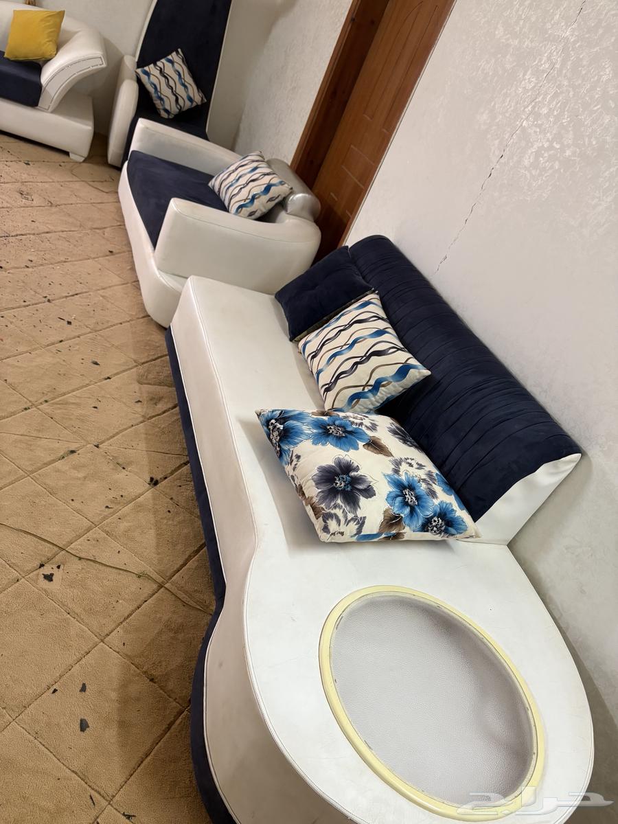 Clean sofa for sale in Turbah63953425875202110