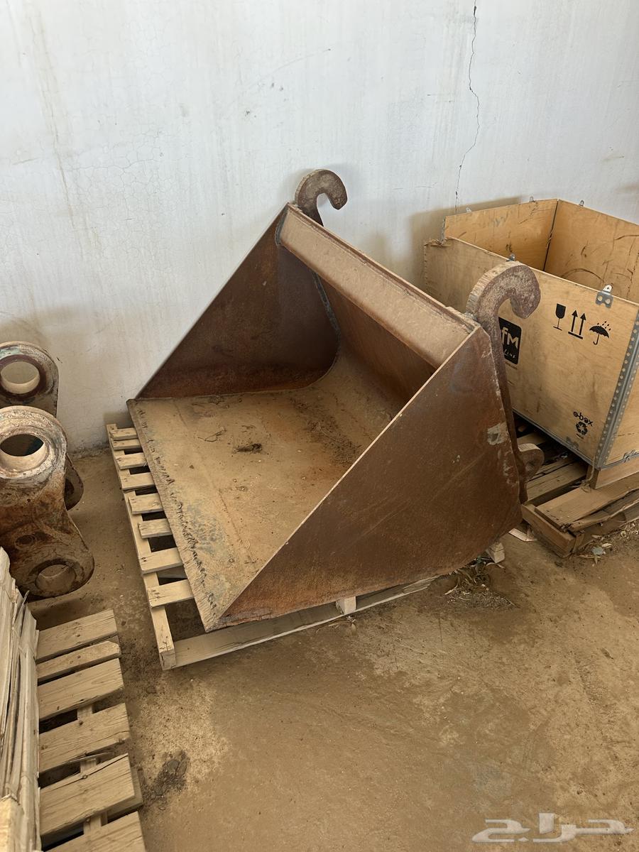 2 brand new unused and unpainted JCB telescopic loader buckets64224949768706110