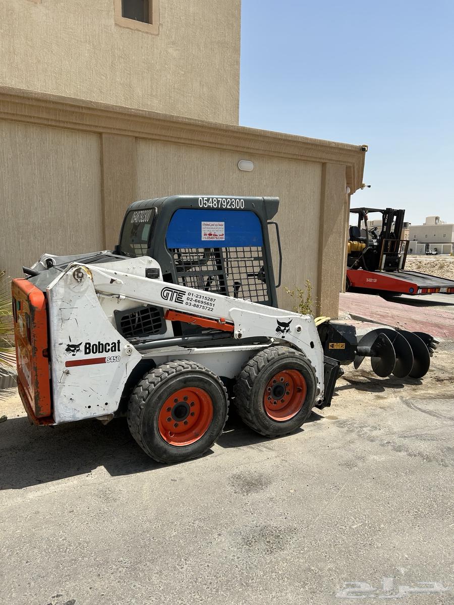 Forklift with a Spiked Fork64224644566913113