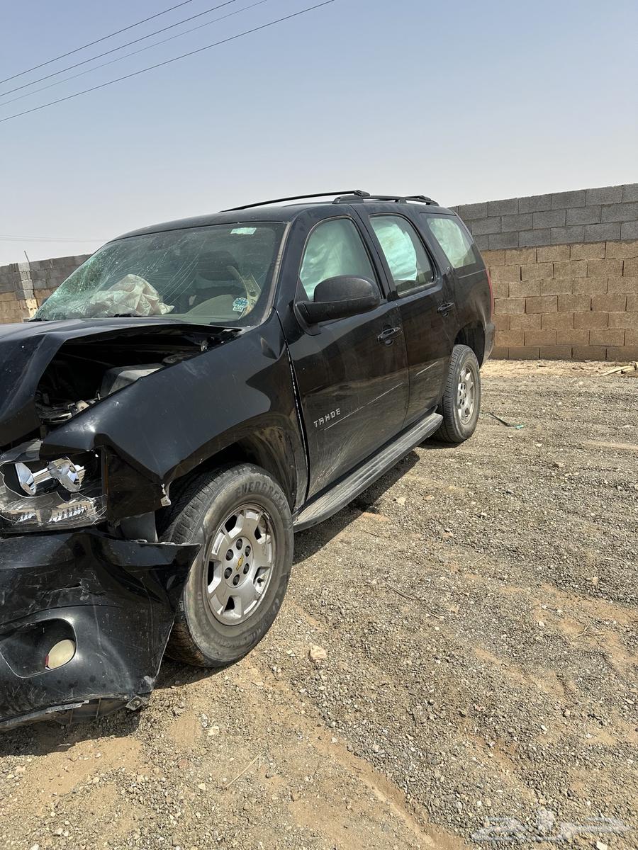 2011 GMC Tahoe in Muscat for sale as scrap parts64211447691138111