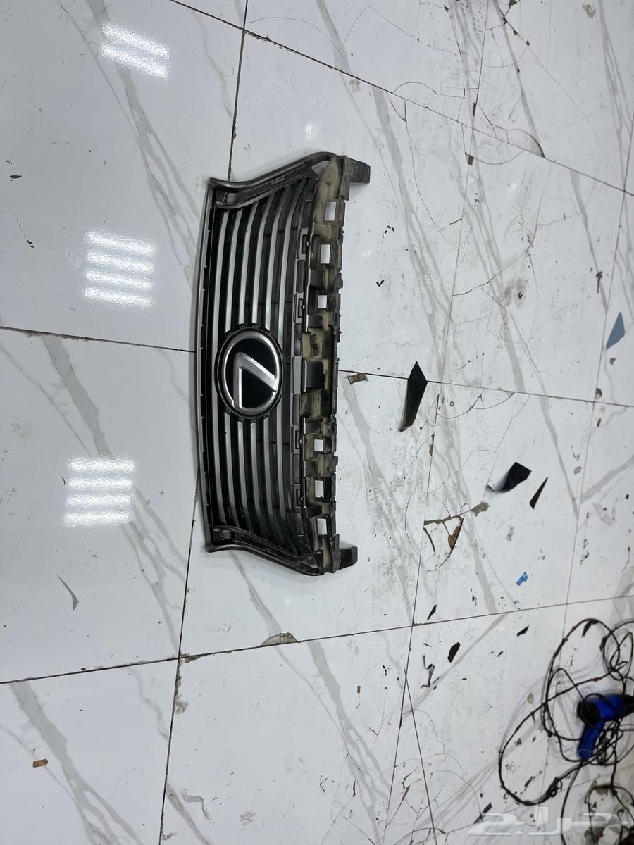 انوار لكزس اصلي وكاله مع شبك ومحولات الزنن اصلي وكاله64223271767555111