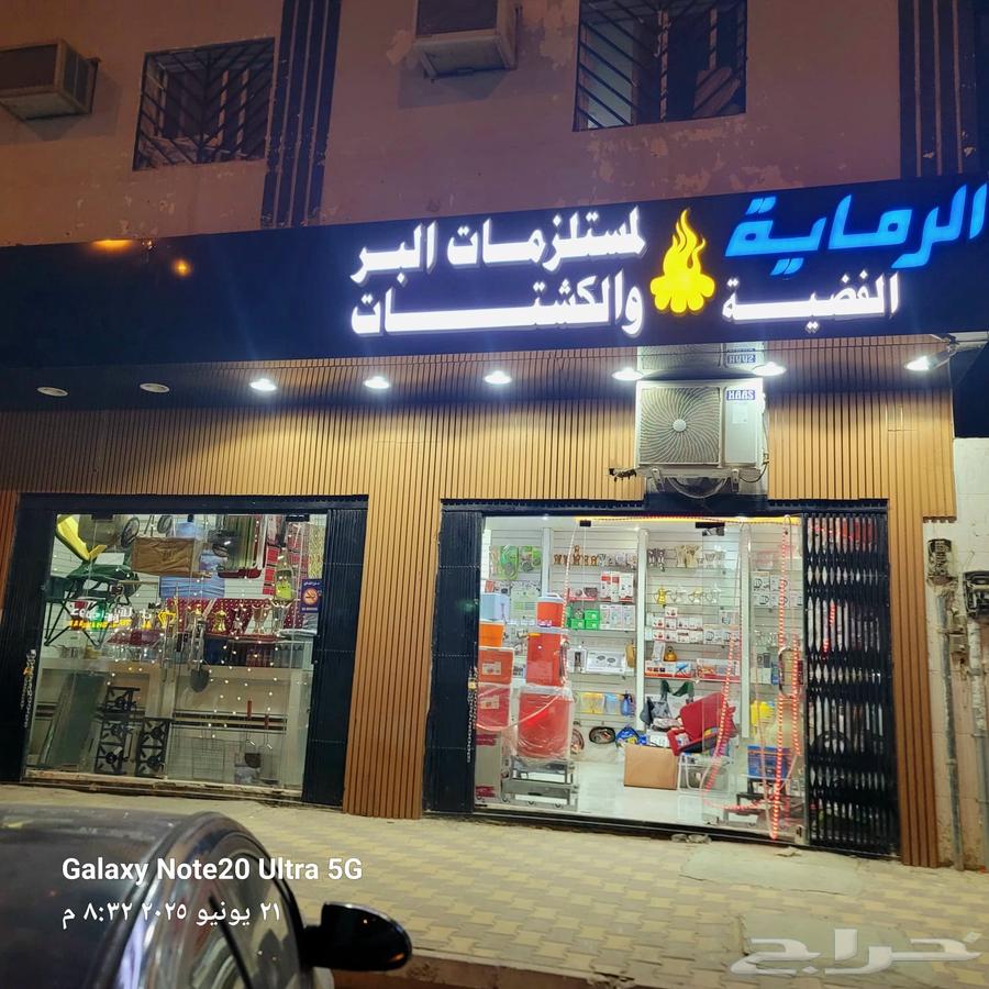 Tables with decoration with face64219164557058110