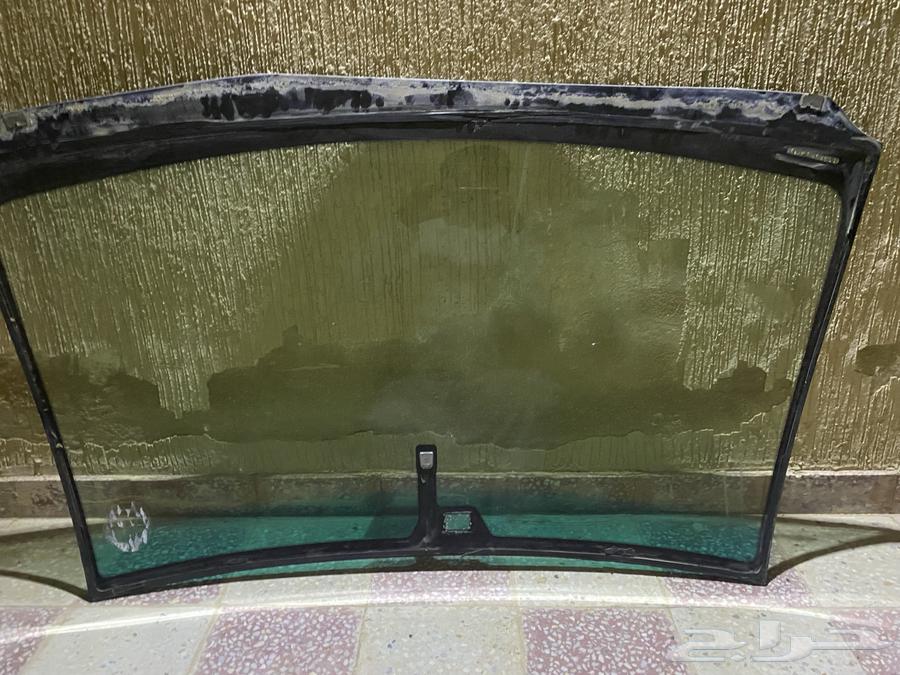 زجاج سياره لكزس فيه خدش بسيط64226905188353113