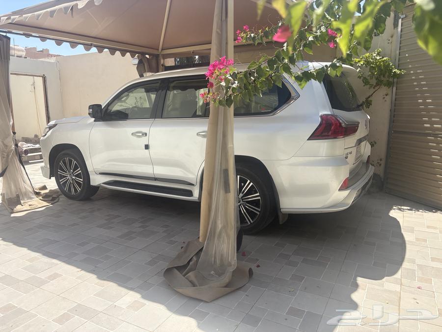 جيب لكزس 2019 LX نظيف64214878542851111