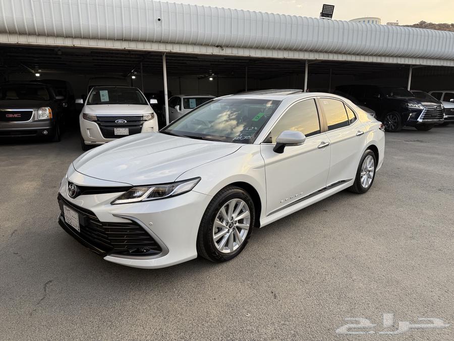 2024 Camry GLE, only 2500 km on the odometer, in agency condition64217223244163110