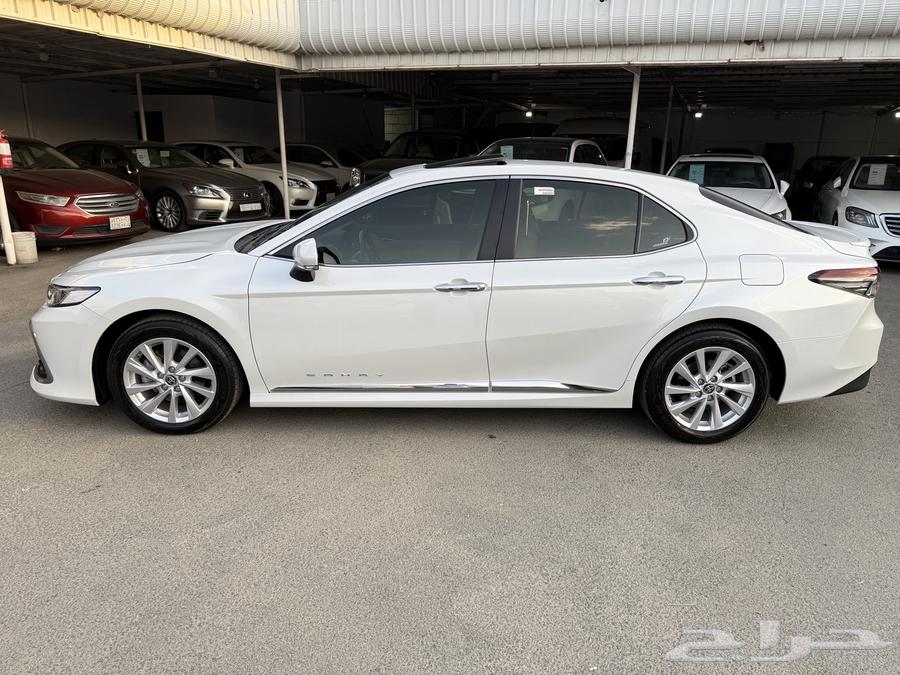 2024 Camry GLE, only 2500 km on the odometer, in agency condition64217223244163112