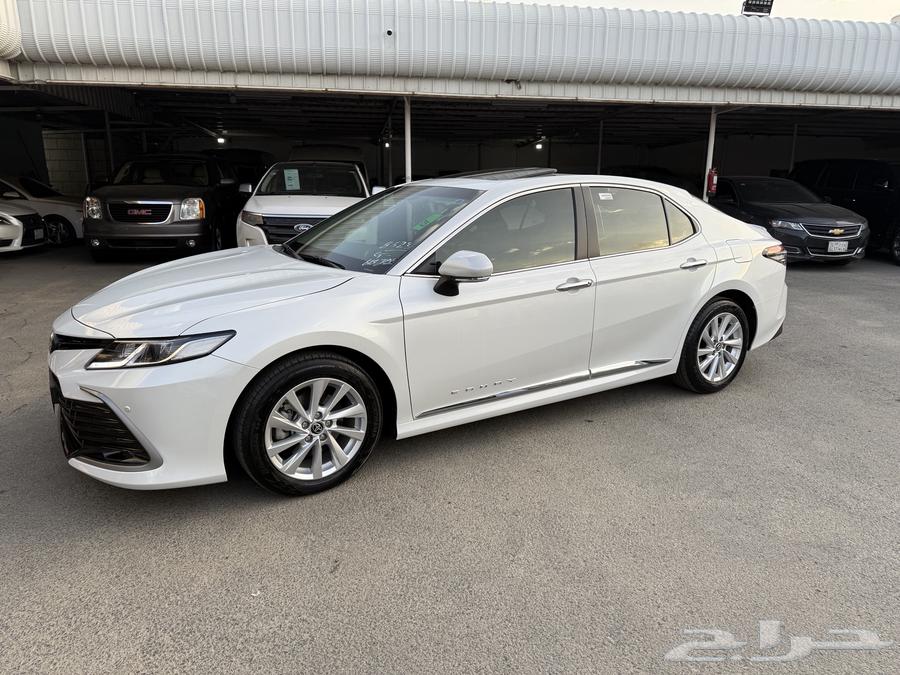 2024 Camry GLE, only 2500 km on the odometer, in agency condition64217223244163111