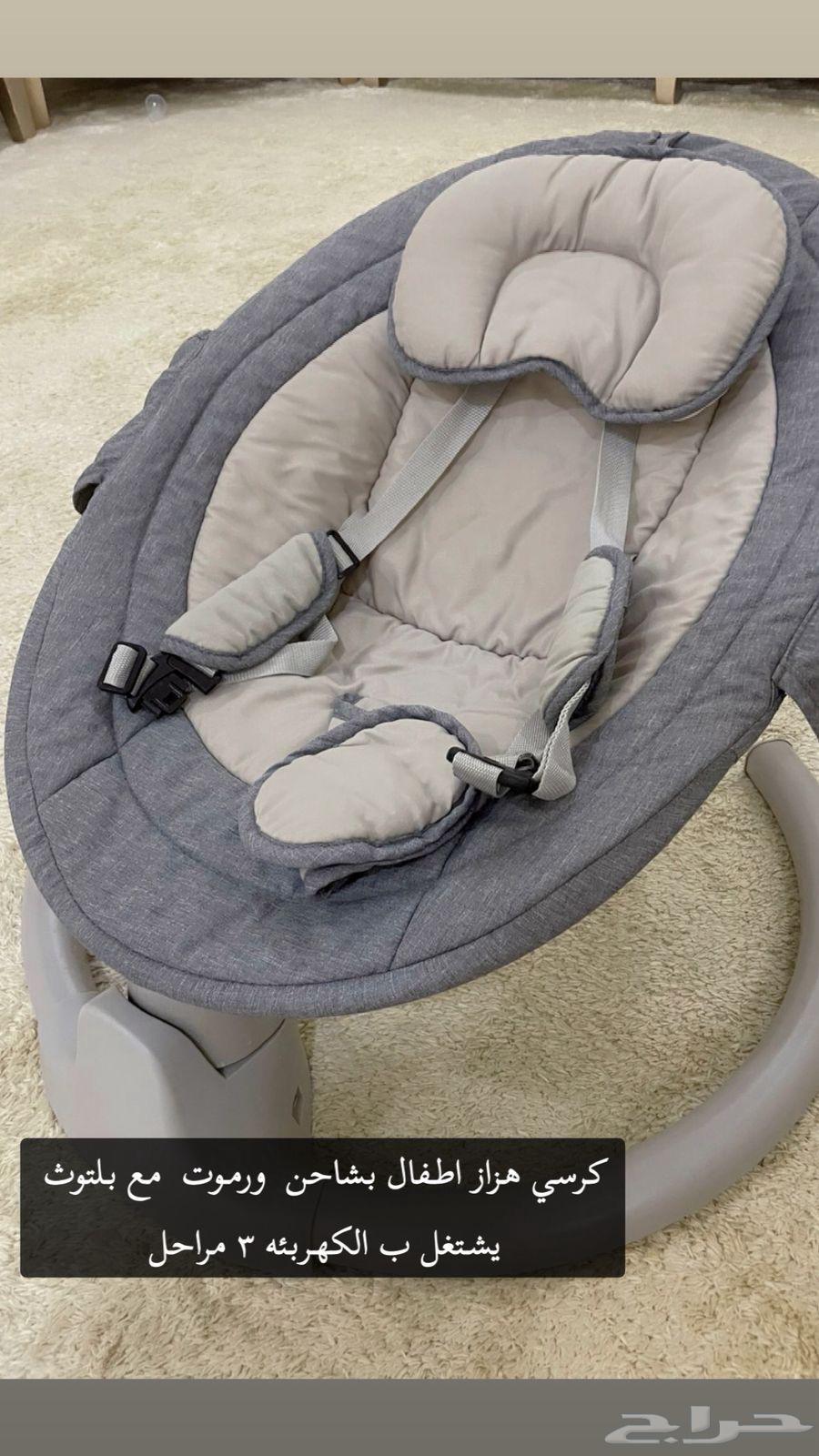 كرسي هزاز وكرسي سيارة اطفال نظيفة63958975742081112