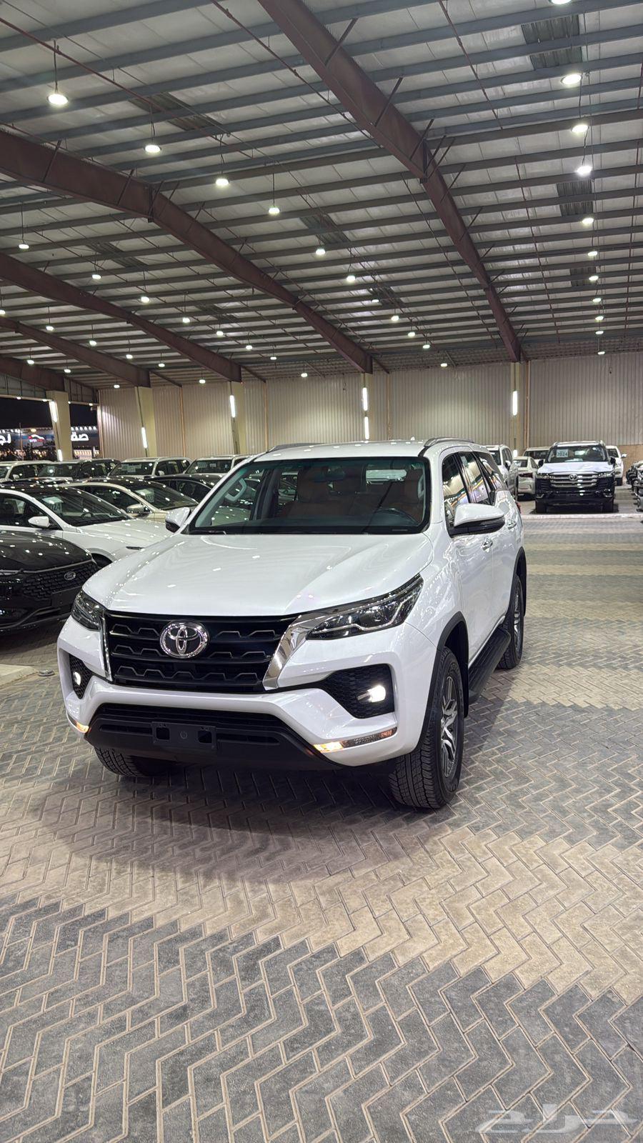تويوتا فورتشنر الموديل2023 مخزن سعودي بنزين مكينة664218744569729111