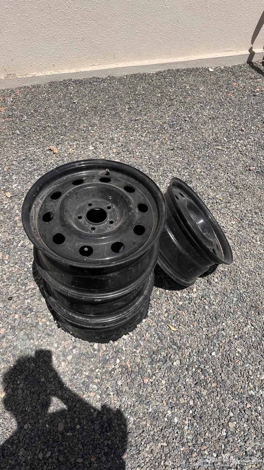 جنوط فورد64245597837442110