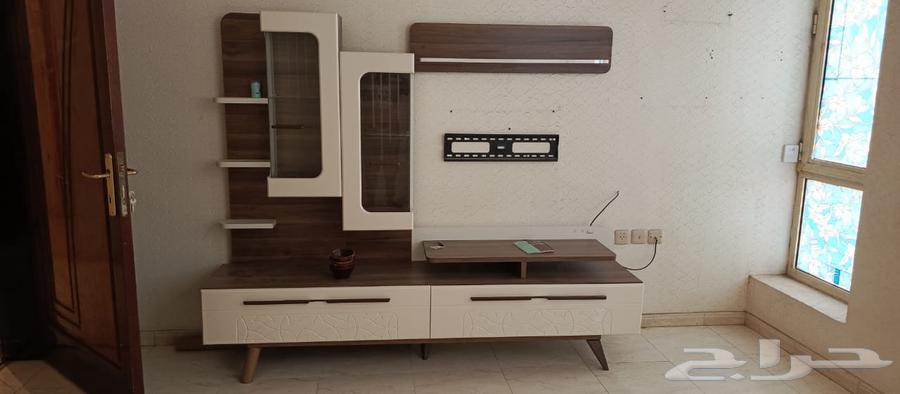 Table with screen64251353822339110