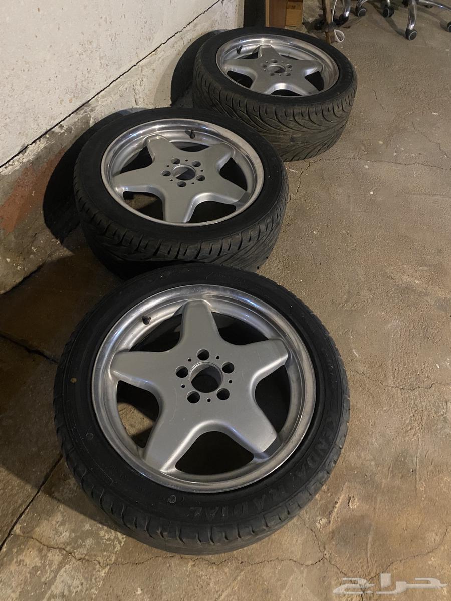 يوجد لديه جنوط وكفرات مرسيدس نظيفه تاريخ الكفرات 14 وفي ضل64246257268994111