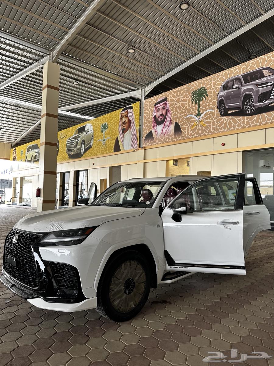 لكزس سبورت بريمي2025 اخر دفعه ابيض بطاقه جمركيه64230434743810112