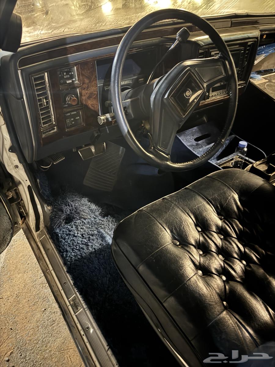 للبيع كاديلاك فليتوود كلاسيك موديل 1990 اللون بيض64257682268033113