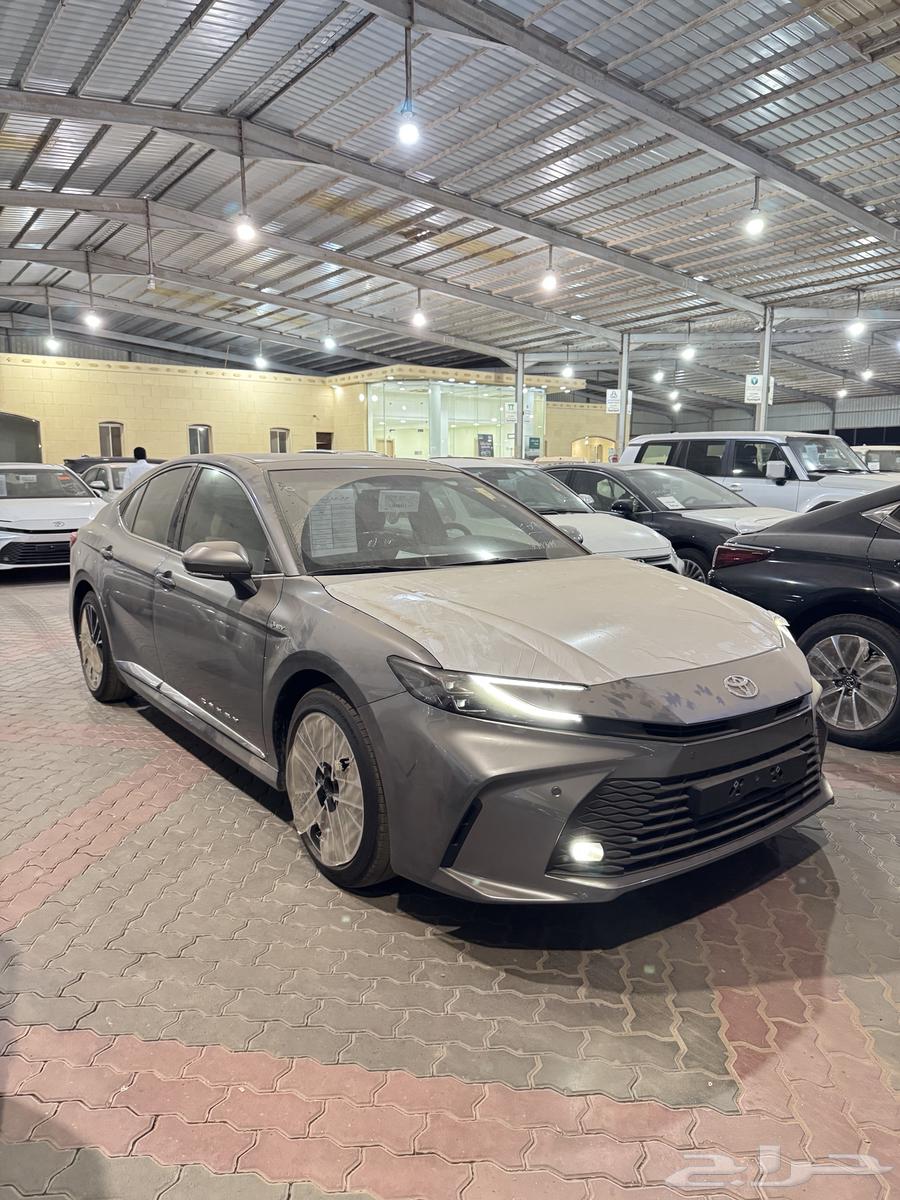 تويوتا كامري LE هايبرد 202564255634689538111