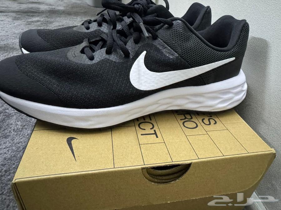 Authentic Nike sports shoe, never used63971780870787110
