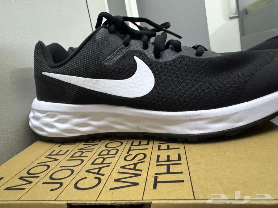 Authentic Nike sports shoe, never used63971780870787111