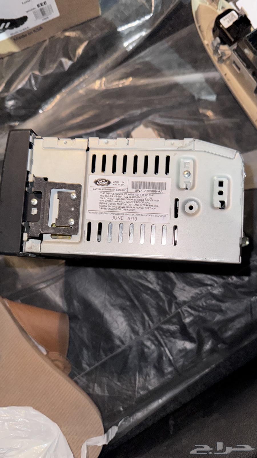 Ford 2011 radio with 2011 glass control buttons64292915522179112