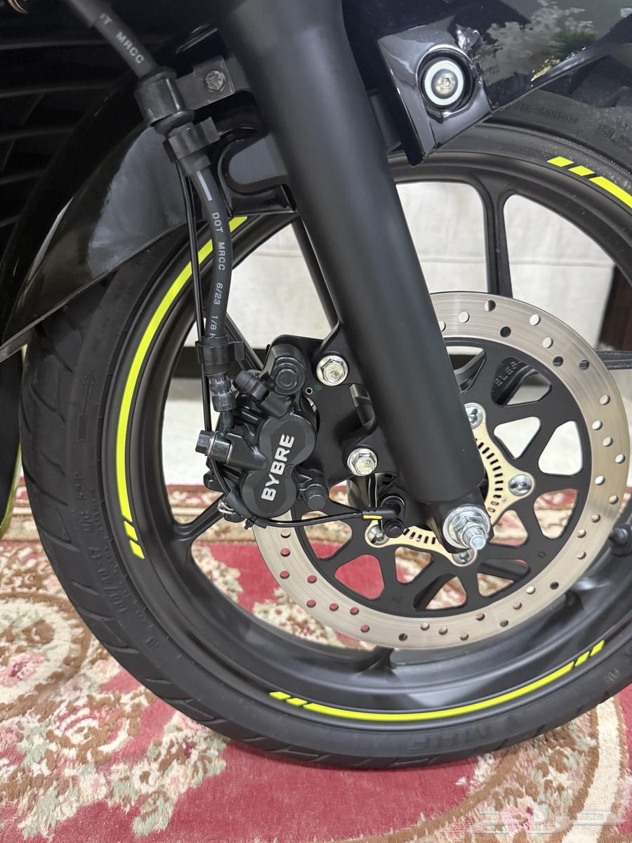 Suzuki GXR 2025 model in excellent condition, considered new with odometer reading 280064261963272451111