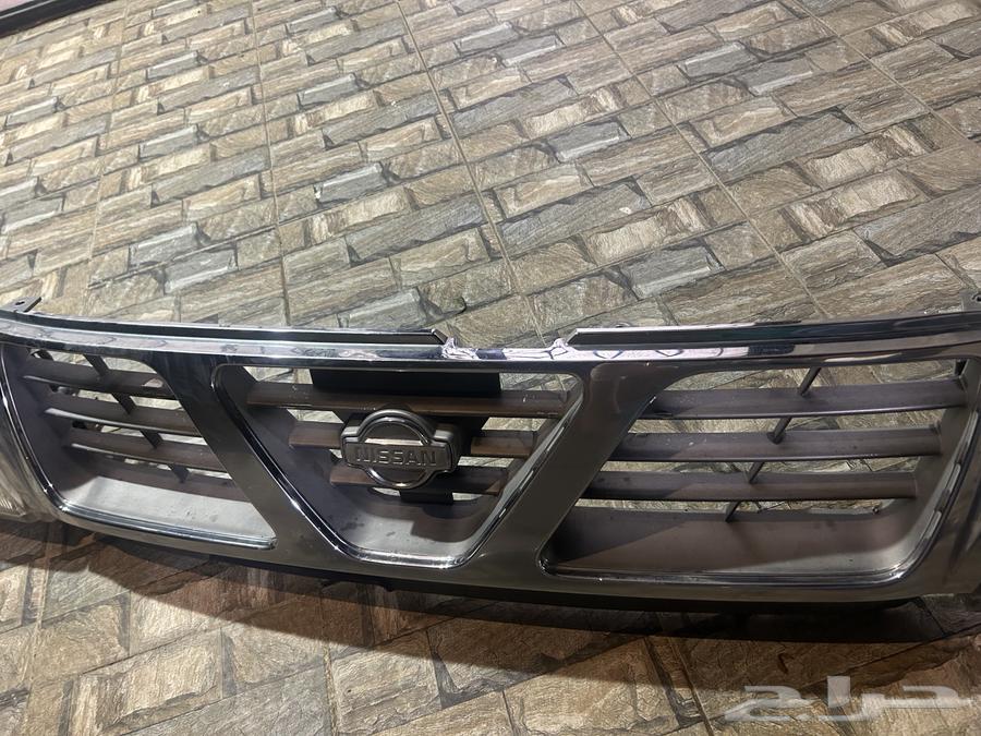 طقم شمعات وشبك امامي بترول نيسان 199964262962549890113