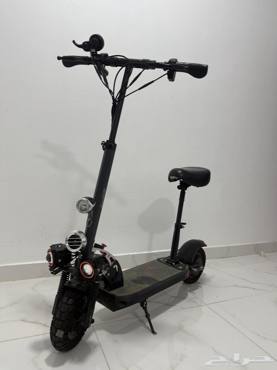 Monster scooter is in good condition, but the tire is punctured, used for 6 months64002045062401110
