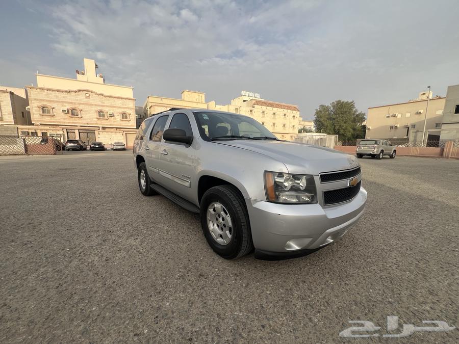 For sale, clean 2014 Tahoe, one owner from the dealership64300988444034110