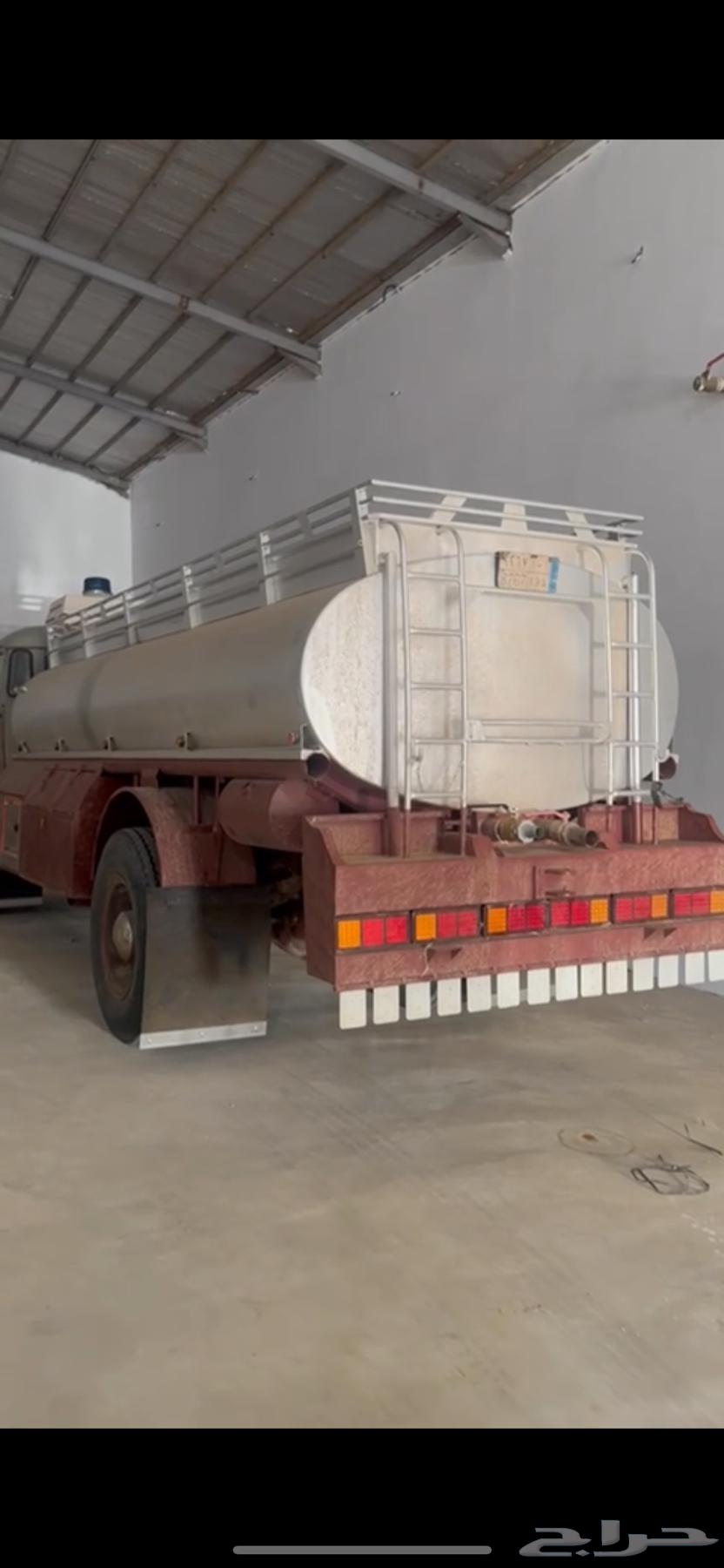 White Ordinary Gomara Model 82 Base64296516073346112