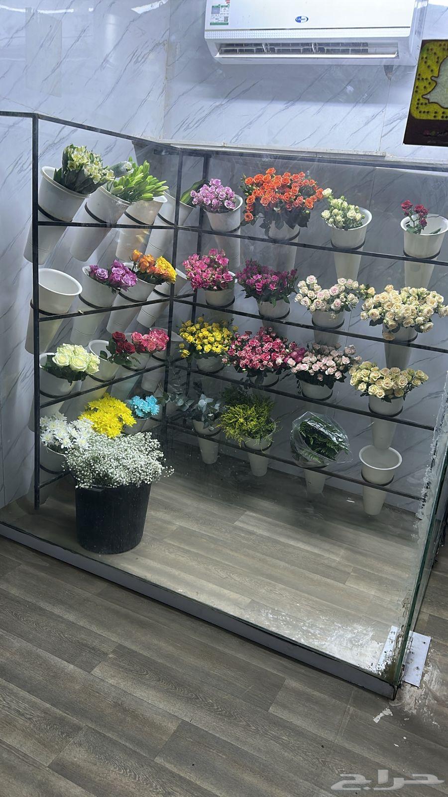 بوتيك ورد في محايل بكامل تجهيزاته لعدم التفرغ63619657150850111