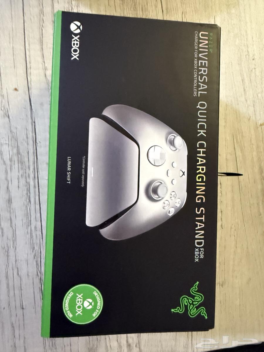 Razer Charging Station, Rechargeable Battery, and Type-C Cable for Xbox Controllers64025464576771113